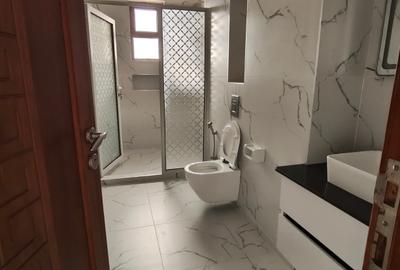 Serviced 4 Bed Apartment with En Suite at 1St Avanue - 3