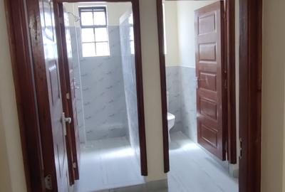 6,550 ft² Warehouse with Service Charge Included in Mlolongo - 2