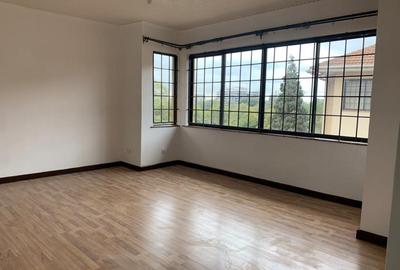 4 Bed Apartment with En Suite at Brookside Dr - 3