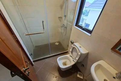 5 Bed House with En Suite in Syokimau - 3