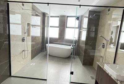 4 Bed Apartment in Riverside - 2