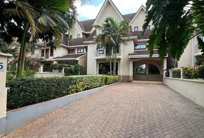 5 Bed Townhouse with En Suite in Lavington