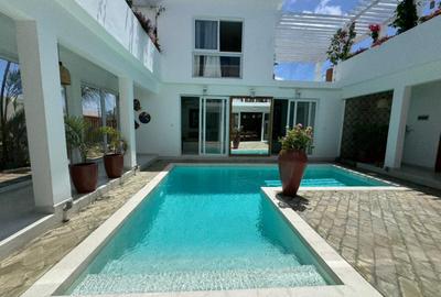 3 Bed Villa with En Suite in Watamu - 2