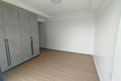 2 Bed Apartment with Gym in Riverside