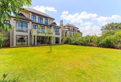 5 Bed Villa with En Suite in Runda