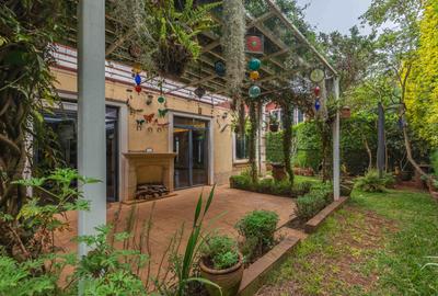 5 Bed Townhouse with En Suite in Lavington - 3