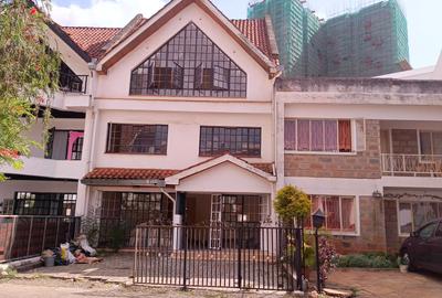 5 Bed Villa with En Suite in Brookside - 2