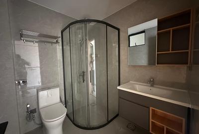 1 Bed Apartment with Swimming Pool in Kilimani