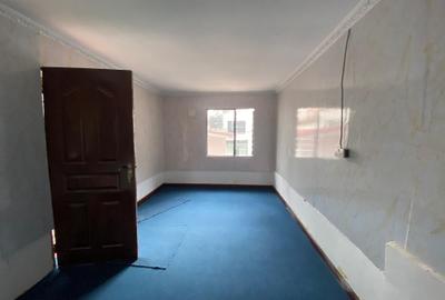 199 ft² Office with Service Charge Included at Riverside Drive - 3