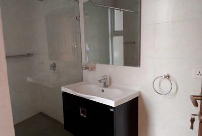 4 Bed Apartment with En Suite at Parklands - 2