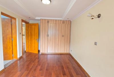 5 Bed House with En Suite in Lavington