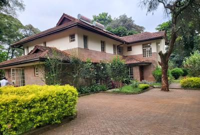 5 Bed House with En Suite in Rosslyn - 3