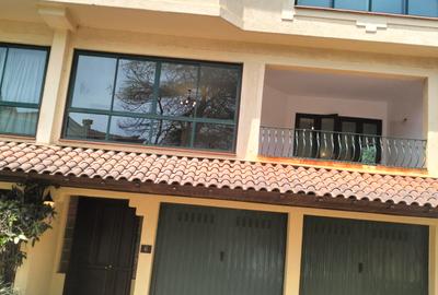 4 Bed Townhouse with En Suite in Westlands Area