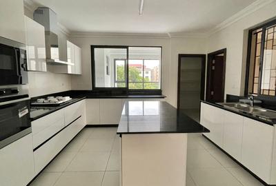 3 Bed Apartment with En Suite in Parklands