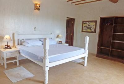 4 Bed Villa with En Suite in Watamu - 3