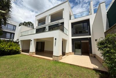 6 Bed Villa with En Suite in Kyuna