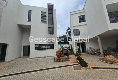 5 Bed Townhouse with En Suite in Lavington - 3