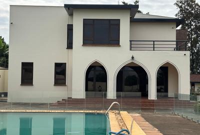 5 Bed House with En Suite in Runda