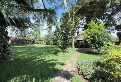 5 Bed House with En Suite in Lavington - 4