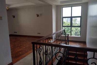 3 Bed Apartment with En Suite in Riverside - 4