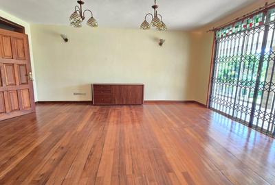 5 Bed House with En Suite in Runda
