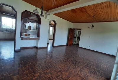 4 Bed Apartment with En Suite in Riverside