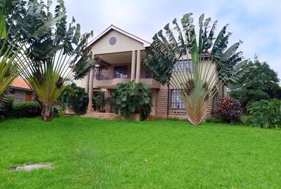 5 Bed House with En Suite in Runda