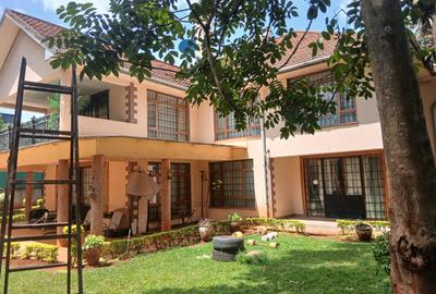 5 Bed Villa with En Suite in Runda - 2