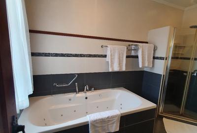 3 Bed House with En Suite in Ridgeways - 3