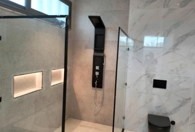 5 Bed Townhouse with En Suite in Lavington - 2