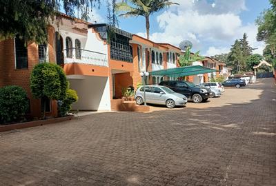 4 Bed House with En Suite at Lavington