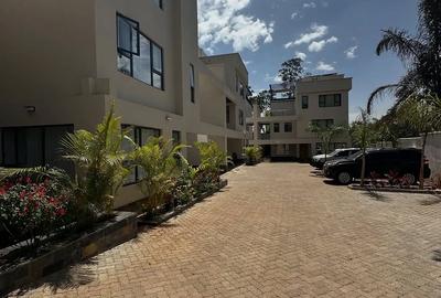 5 Bed Townhouse with En Suite at Manyani East