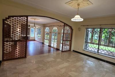 4 Bed Townhouse with En Suite in Hill View - 2