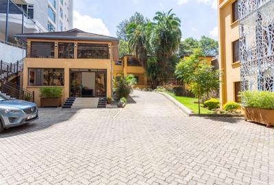 Serviced 1 Bed Apartment with En Suite in Riverside