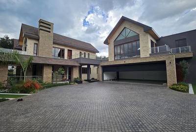 5 Bed House with En Suite in Runda