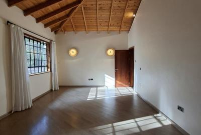 2 Bed Townhouse with En Suite in Lake View - 4