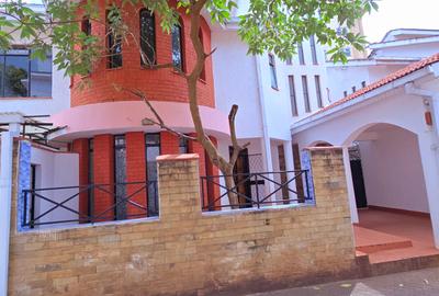 4 Bed Townhouse with En Suite at Brookside