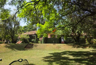 4 Bed House with En Suite at Lavington - 2