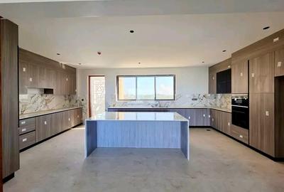 3 Bed Apartment with En Suite at Mbuuni Road