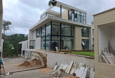 6 Bed Townhouse with En Suite in Lavington - 2