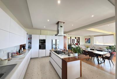 Serviced 3 Bed Apartment with En Suite in Parklands - 4