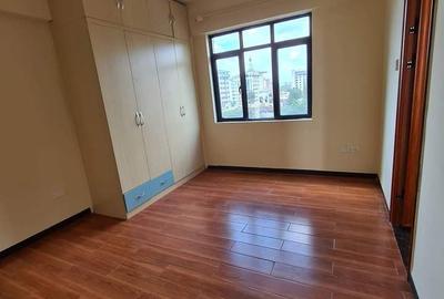 2 Bed Apartment with En Suite in Kilimani - 4