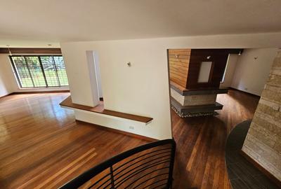 5 Bed House with En Suite in Runda