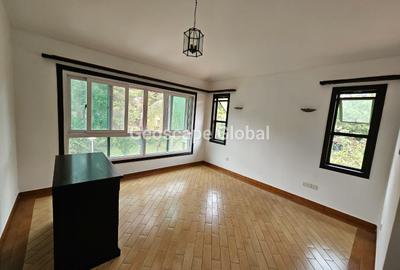 3 Bed Townhouse with En Suite in Spring Valley - 4