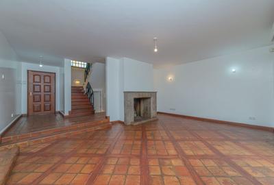 3 Bed House with En Suite in Runda - 3