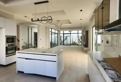 5 Bed Townhouse with En Suite in Lavington - 3