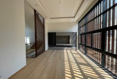 5 Bed Villa with En Suite in Lavington - 2