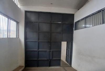 5,499 ft² Warehouse with Parking in Industrial Area - 2