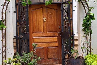 4 Bed Townhouse with En Suite in Spring Valley - 3