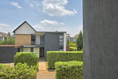 4 Bed House with En Suite in Ridgeways